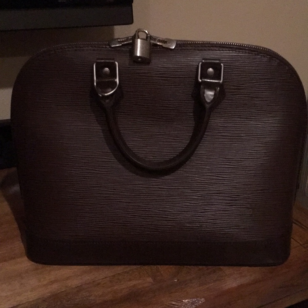 Authentic Louis Vuitton Alma pm